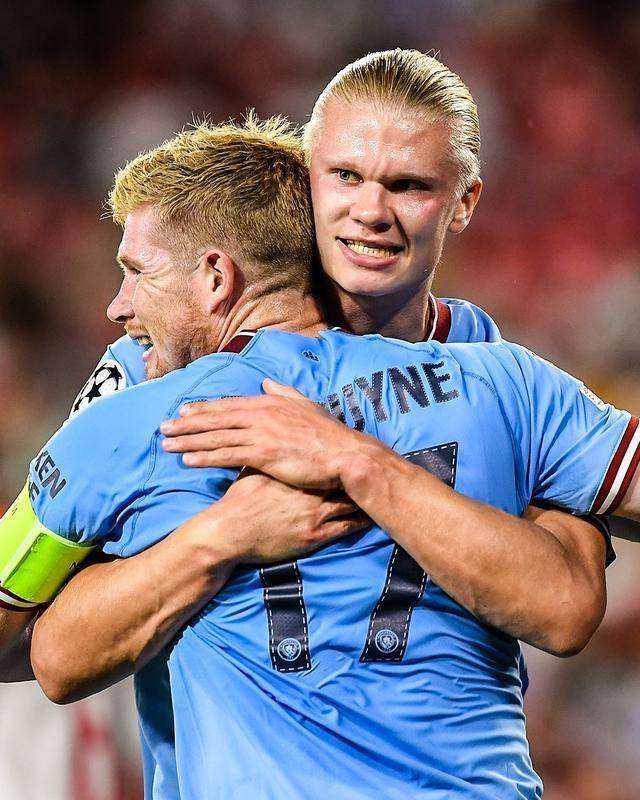 本赛季俱乐部双人组进球榜：凯恩+迪亚斯37球高居第一（凯恩携迪亚斯合轰37球，领跑本赛季俱乐部双人进球榜）