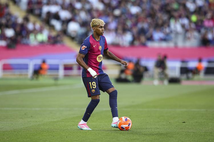 昨晚干嘛去了？东契奇边线球接球又失误被断 火箭连续得分打懵湖人（昨晚到底怎么了？东契奇边线接球再失误遭断，火箭连续得分打懵湖人）