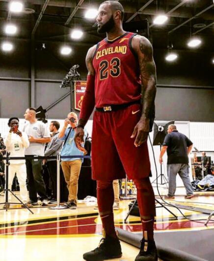 埃里克：从没犹豫过是否留在巴萨，很早就告诉经纪人我想续约（埃里克：留在巴萨毫不犹豫，早早就告诉经纪人要续约）