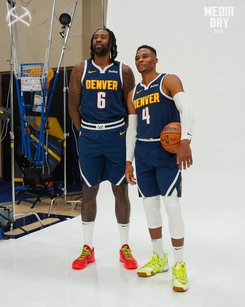 交易成定局？国王后场大清洗！神级超六，下家是何处？（交易尘埃将落定？国王后场大换血！神级第六人下一站在哪？）